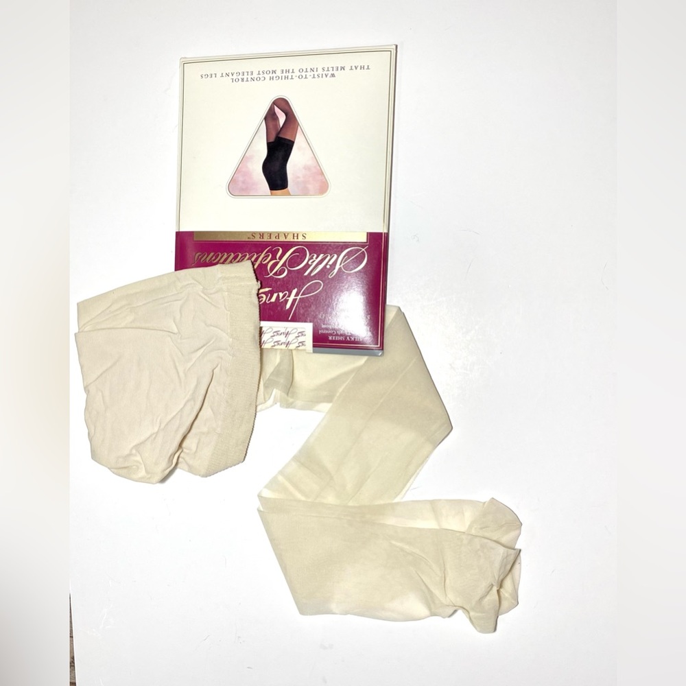 Hanes Silky Sheer Waist-to-Thigh Control Samdalfoot Pantyhose Pearl Shapers